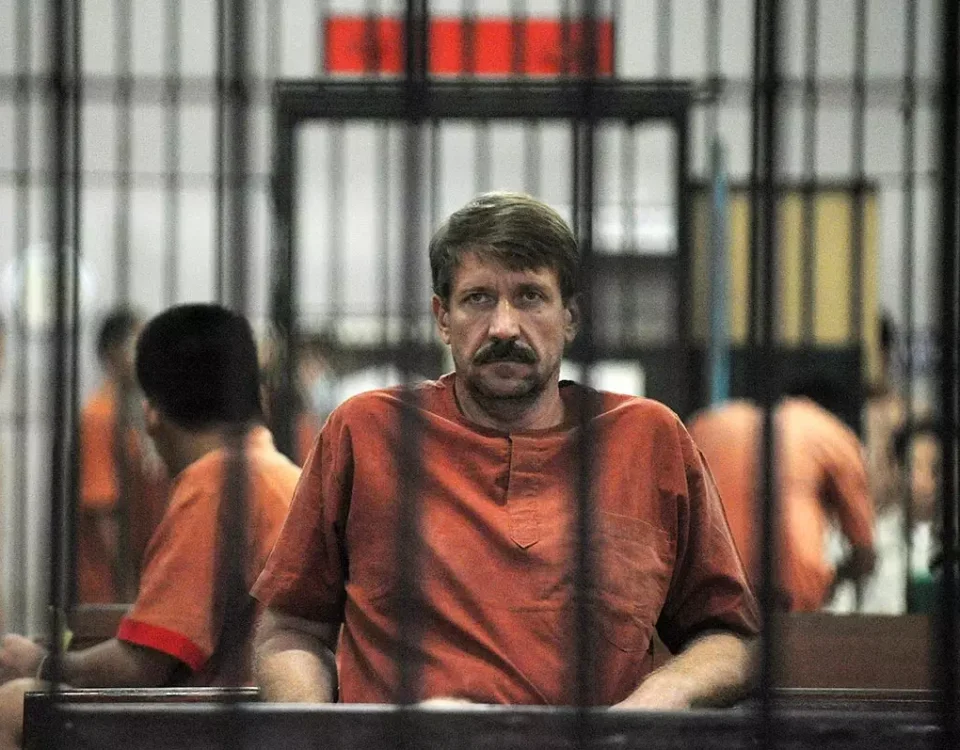 Russian arms dealer Viktor Bout, in 2010, in a prison in Bangkok, Thailand. He could soon benefit from a prisoner exchange between the United States and Russia. © Christophe Archambault / AFP