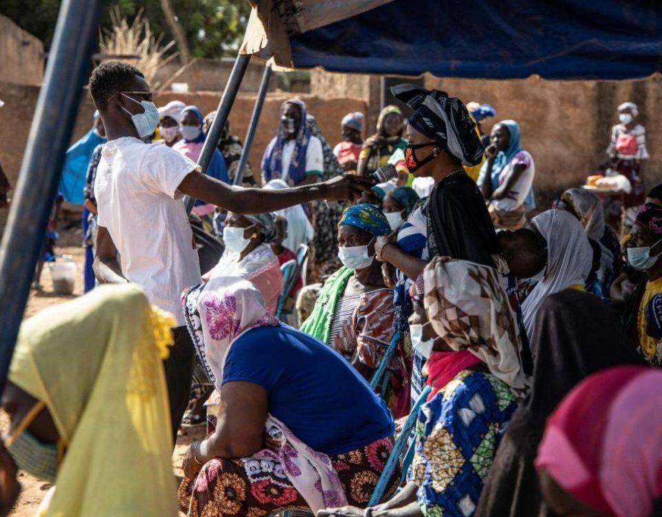During the recording of a Studio Yafa program in an IDP camp in Burkina Faso. ©Olympia de Maismont / Fondation Hirondelle.